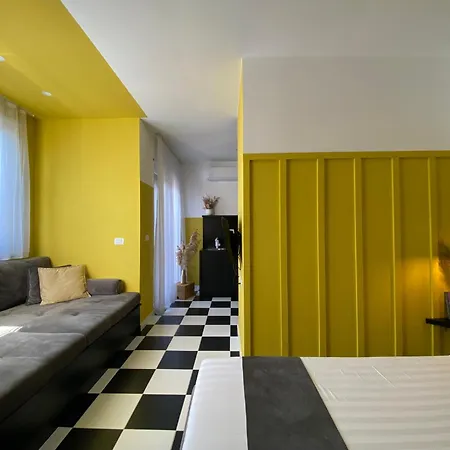 Apartment 6 *